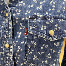 Load image into Gallery viewer, Levis Floral Denim Button-Up M