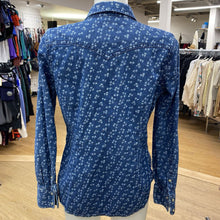 Load image into Gallery viewer, Levis Floral Denim Button-Up M