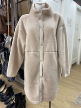 Load image into Gallery viewer, Eddie Bauer faux fur jacket L
