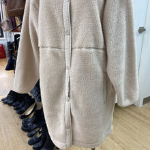 Load image into Gallery viewer, Eddie Bauer faux fur jacket L