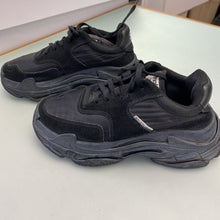 Load image into Gallery viewer, Balenciaga triple S 7/37