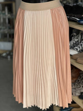 Load image into Gallery viewer, BCBG Max Azria Pleated Skirt M