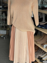 Load image into Gallery viewer, BCBG Max Azria Pleated Skirt M