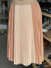 Load image into Gallery viewer, BCBG Max Azria Pleated Skirt M