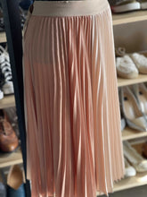 Load image into Gallery viewer, BCBG Max Azria Pleated Skirt M