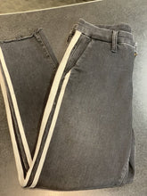 Load image into Gallery viewer, Mother Jeans 26