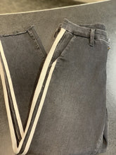 Load image into Gallery viewer, Mother Jeans 26