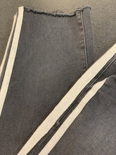 Load image into Gallery viewer, Mother Jeans 26