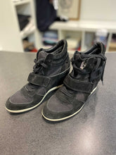 Load image into Gallery viewer, Ash suede hightops 39