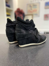 Load image into Gallery viewer, Ash suede hightops 39