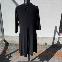 Load image into Gallery viewer, Sympli pocket dress 10
