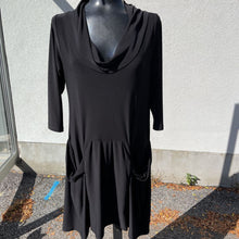 Load image into Gallery viewer, Sympli pocket dress 10
