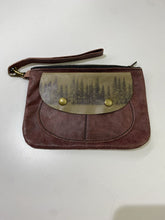 Load image into Gallery viewer, Holly Hawk leather wristlet
