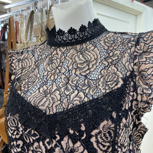 Load image into Gallery viewer, Haute Monde lace top NWT L
