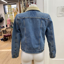 Load image into Gallery viewer, Levis Sherpa jacket S
