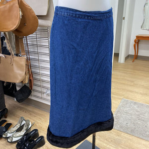 Vintage denim skirt w/ fur trim M