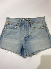 Load image into Gallery viewer, Madewell denim shorts 24
