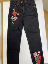 Load image into Gallery viewer, H&amp;M embroidered skinny jeans 6
