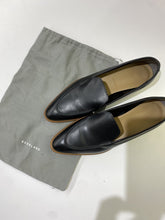 Load image into Gallery viewer, Everlane leather shoes 11
