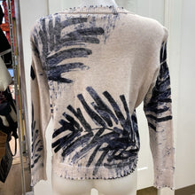 Load image into Gallery viewer, Nic &amp; Zoe raw hem light sweater XS
