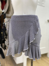 Load image into Gallery viewer, Club Monaco flutter skirt XS
