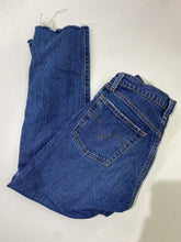 Load image into Gallery viewer, Levis 501 jeans 25 NWT
