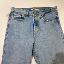 Load image into Gallery viewer, Levis Wedgie jeans 27
