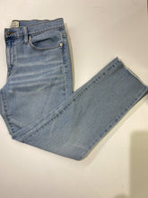 Load image into Gallery viewer, J Crew Slim broken in Boyfriend jeans 27
