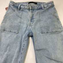 Load image into Gallery viewer, J Brand jobber leg jeans 27
