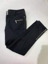 Load image into Gallery viewer, Michael Kors skinny jeans NWT 6
