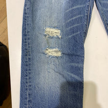 Load image into Gallery viewer, Levis 501 jeans 26
