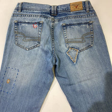 Load image into Gallery viewer, American Eagle patch cropped jeans 6
