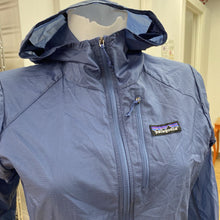 Load image into Gallery viewer, Patagonia light nylon jacket S
