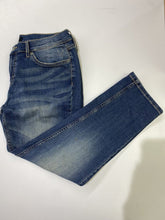 Load image into Gallery viewer, Banana Republic (outlet) girlfirend jeans 28
