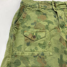 Load image into Gallery viewer, J Crew chinos plaid shorts 8
