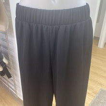 Load image into Gallery viewer, H&amp;M wide leg pants S
