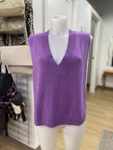 Load image into Gallery viewer, Twik/Simons knit vest M
