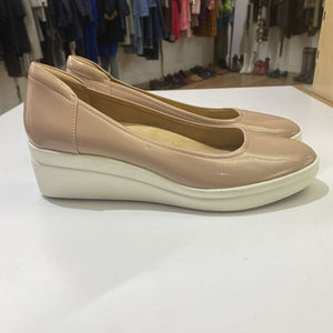 Naturalizer patent wedges 10