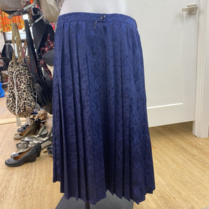 Givenchy En Plus vintage pleated skirt 24