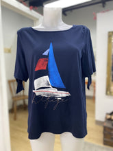 Load image into Gallery viewer, Tommy Hilfiger t-shirt L
