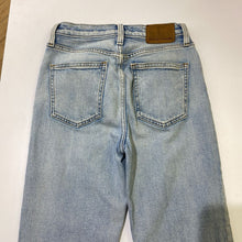 Load image into Gallery viewer, Denim Forum The Arlo High Rise Straight jeans 25
