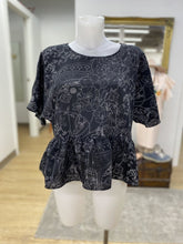 Load image into Gallery viewer, Wilfred peplum top M

