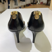 Load image into Gallery viewer, Michael Kors open side pumps 7.5
