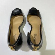 Load image into Gallery viewer, Michael Kors open side pumps 7.5
