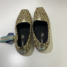 Load image into Gallery viewer, Toms animal print shoes NWT 7.5
