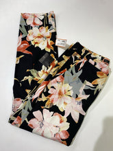 Load image into Gallery viewer, Zara floral pants NWT 4

