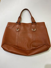 Load image into Gallery viewer, Danier leather handbag
