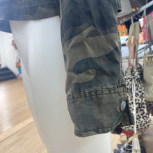 Load image into Gallery viewer, BLANKNYC Camo cropped jacket S
