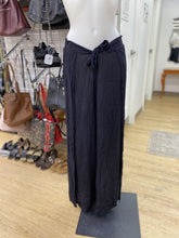 Load image into Gallery viewer, Aqua flowy pants M
