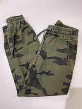 Load image into Gallery viewer, TNA camo joggers XS
